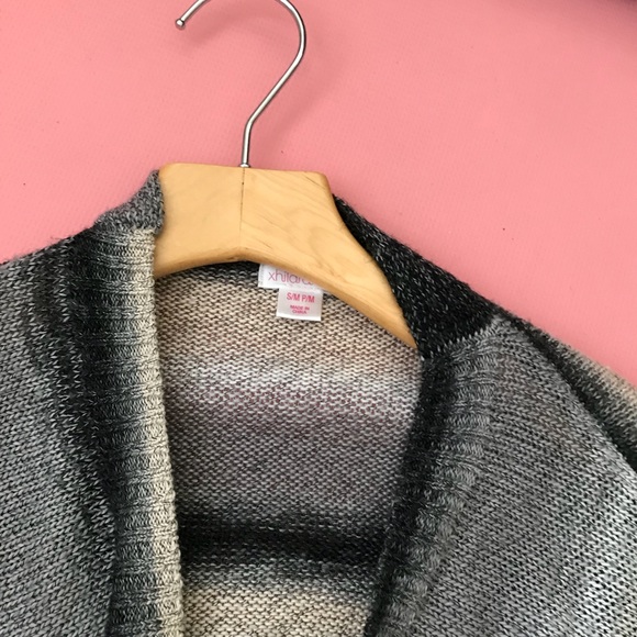 Artsy Pattern Sweater - Picture 3 of 4